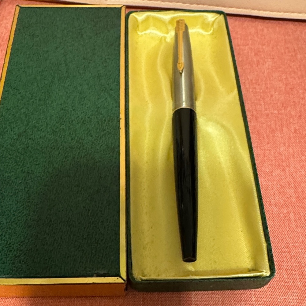 Parker Two-Tone Black Barrel Fountain Pen with Silver Cap and Gold Clip